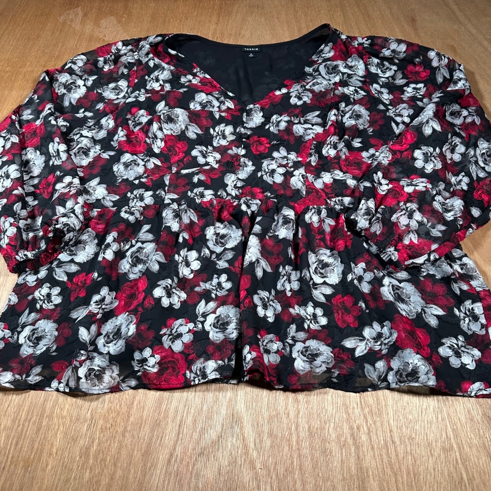 Torrid Peplum Blouse Womens 4 Black Red Floral V-Neck Long Sleeve Textured Top